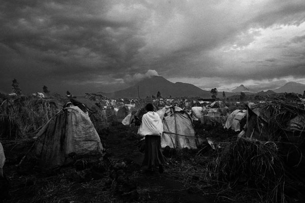 Forced to flee their homes in Karuba and Mushake because of fighting between government forces and Nkunda's troops, these displaced people seek shelter in a camp in Goma.  2007 Marcus Bleasdale