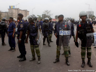 Police out in Kinshasa on 9.5.2011 as Etienne Tshisekedi enrolled as a presidential candidate followed by his supporters