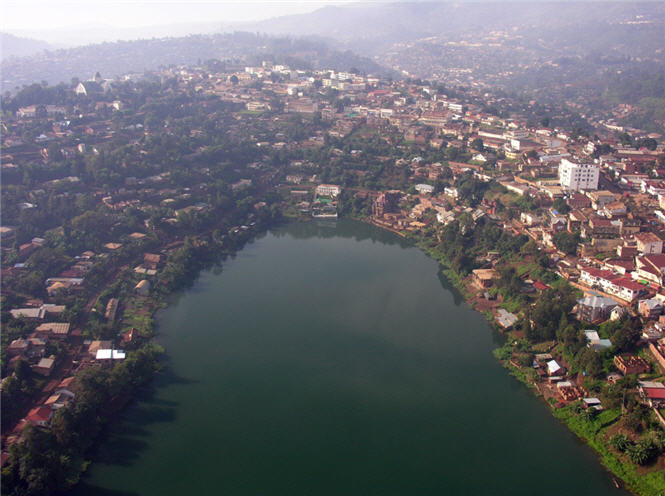Vue arienne de la ville de Bukavu