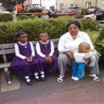Famille Luyindula,Ma Germaine et les enfants Christella 7ans,Exaucee 5ans et Merve 2 ans