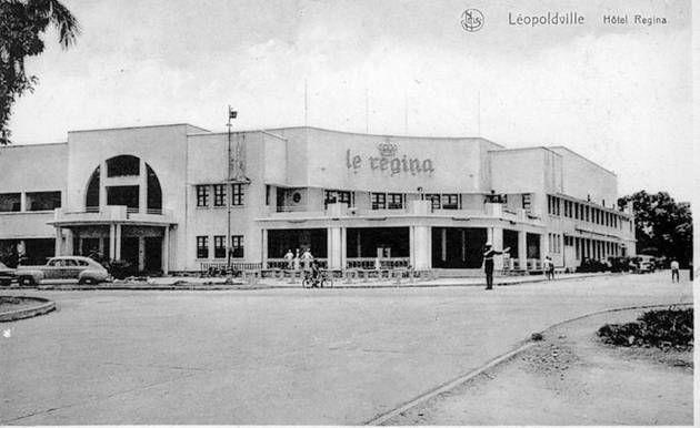 Hotel Rgina: carte postale ancienne, au croisement du boulevard Albert 1er et une partie (a gauche) de la