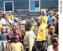 Women and children after they fled their homes in fear due to fighting between the regular army and renegade troops in the DRC region of North Kivu, 03 Sep 2007