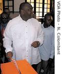 Main challenger former Uganda-backed rebel leader Jean-Pierre Bemba casts his vote 