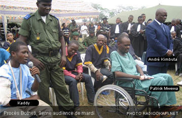 The military tribunal trying the alleged killers of Kinshasa MP Daniel Botheti held its 9th hearing in the case at the Kokolo military base in Kinshasa on Tuesday. Patrick Mwewa, one of the seven defendants, who had accused Kinshasa governor Andre Kimbuta of ordering the assassination of Botheti , asked for forgiveness from the governor.