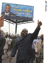 Jean-Pierre Bemba gestures at his supporters 