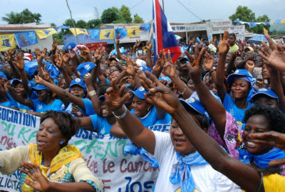 Kabila supporters during a camgaign stop in Mbuji Mayi, Kasai-Oriental Province