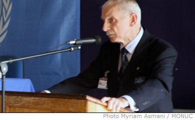 As his final departure from the DRC draws nearer, William Lacy Swing, who directed the United Nations Mission to the DR Congo (MONUC) for 4 years, met with MONUC Kinshasa staff to bid farewell on 12 December 2007. 
