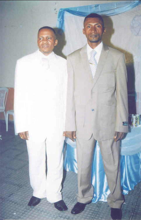 De gauche à droite Auguy Malambu et Lolo à Luanda chez Bebe Mack.