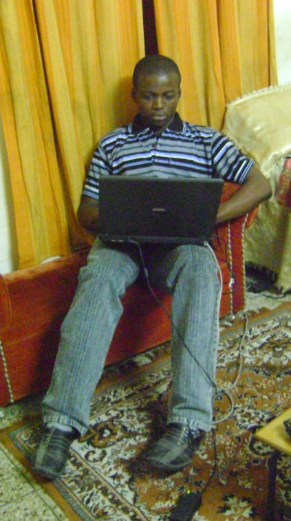 Je suis Mr. Eder étudiant congolais à New delhi, je vs salue tous.