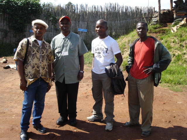 Leopold, Kahinndo, Jean Claude et moi même Patrice en mission des Nations Unies au Soudan. Je vous salue tous mes frères congolais.