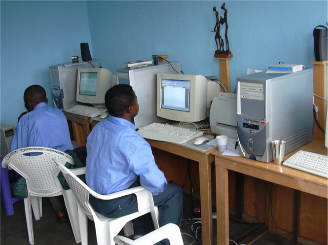 Couloir business cyber cafe, 1 rue akuta Q/2 commune de n'djili