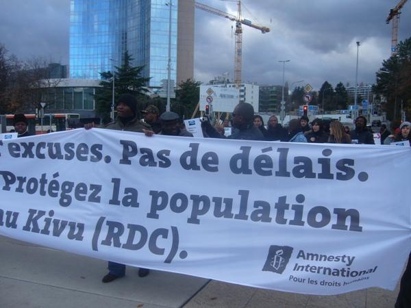 Place des Nations  Genve. Manifestation organise par l'ONG Corpus pour dnoncer les violences contre les femmes et civils dans le Kivu