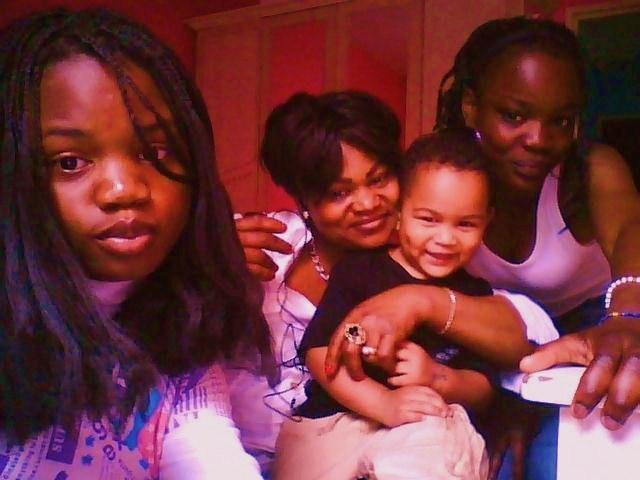 Ma soeur, son fils et nos filles.