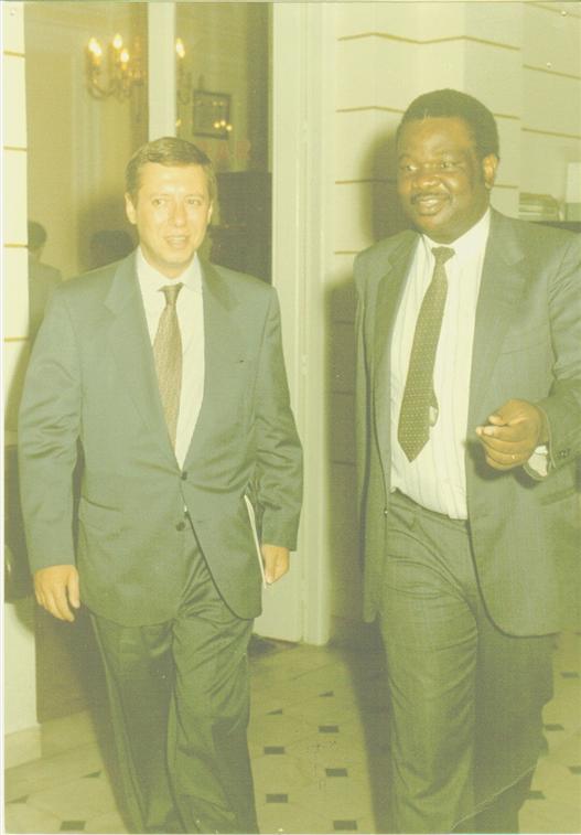 Mr. Philippe Bastelica, directeur des relations internationales de l'ENA avec Dr. Lopold Kumbakisaka