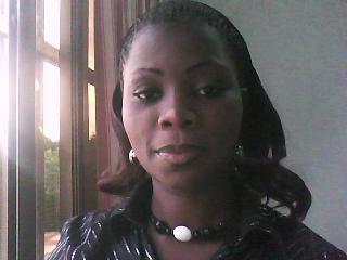 Ici je suis a l'école de production radio a Lome mais je rentre au pays en décembre 2009 .aussi congolaise originaire du Sud Kivu. 