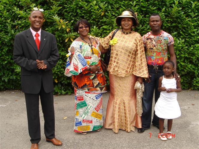 Mre shangi shangi,la petite evenescence et les autres  l'eglise de tlse lors de l'inauguration...