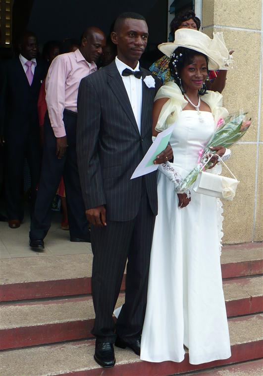 Samedi 12 décembre 2009 à la Mairie de Bacongo : à mes 45 ans, un mois et une semaine, jour pour jour, mon mariage avec la charmante et belle Dorcia Stevy LONDET NGONGO.TO GOD BE GLORY !
