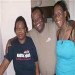 Papa Dr. Leopold Kumbakisaka avec ses 2 filles Marie-Christine et Mama Muilu Patricia (Can ...