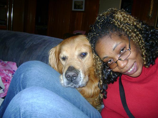 Ma  fille cadette Mama Muilu Patricia avec son chien, un cadeau de sa grande Marie-Christine (Photo prise par Papa Dr. Lopold KUMBAKISAK)