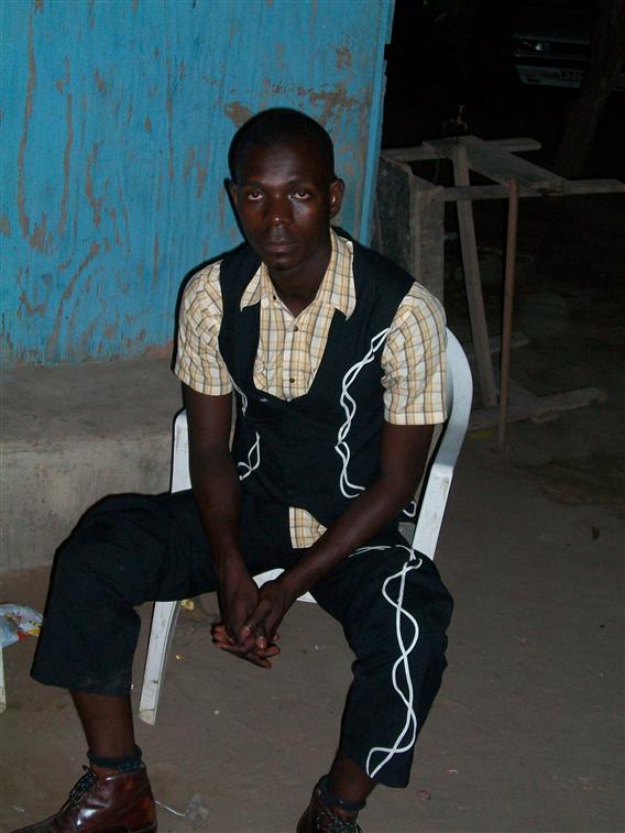 Je suis Daniel Dilu Kanga de la nationalité Angolaise vivant dans la ville de SOYO je suis celibataire sans enfant voicie mon terminale 00244913839869