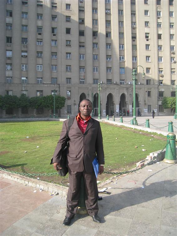 Debout sur tarhir square en egypte