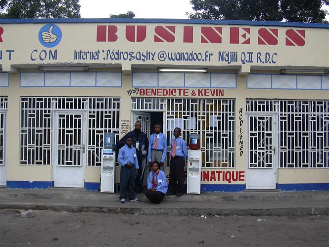 Couloir business cyber cafe 1,rue akuta Q/2 Commune de n'djili kinshasa rdc