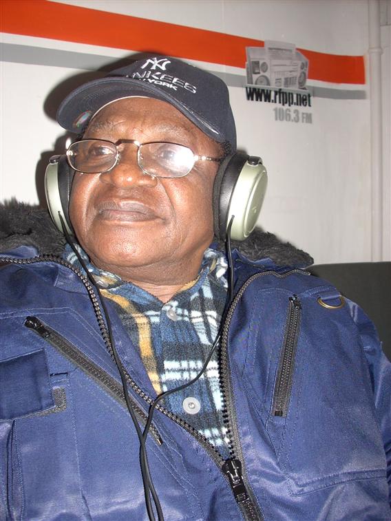 Faugus Izeidi au Studio de la chaine de Radio au son de la rumba  Paris