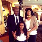 Toute souriante, Maman Muilu Patricia KUMBAKISAKA avec ses Parents le couple Kumbakisaka ( ...